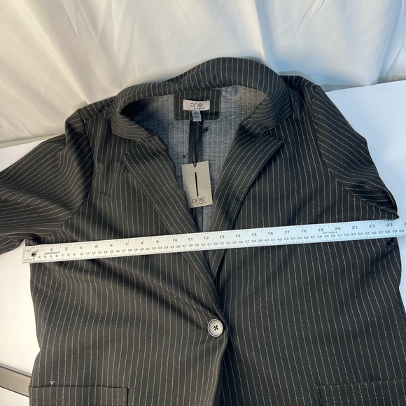 One by Chapter One Women’s Black Pinstrip Long Blazer - Picture 9 of 15